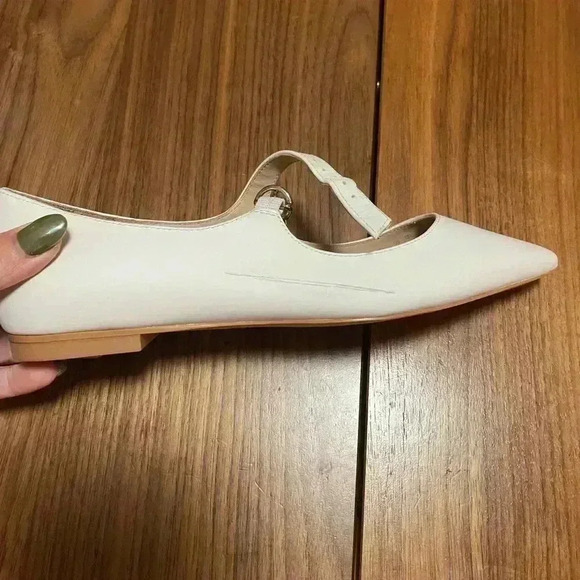 Stuart Weitzman Pearl Ring Pointed Toe Mary Jane Flat White Women’s 5.5 $450 - Picture 3 of 6